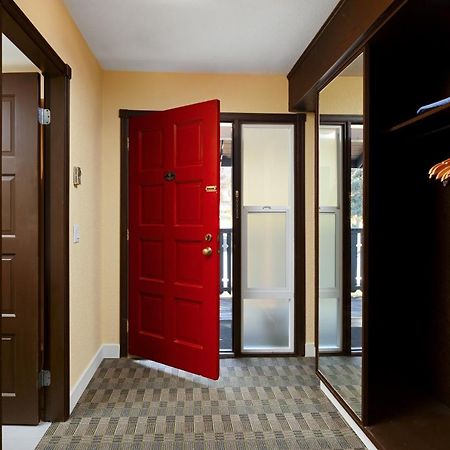 Cozystay Signature Lake Okanagan Resort Κελόουνα  Εξωτερικό φωτογραφία