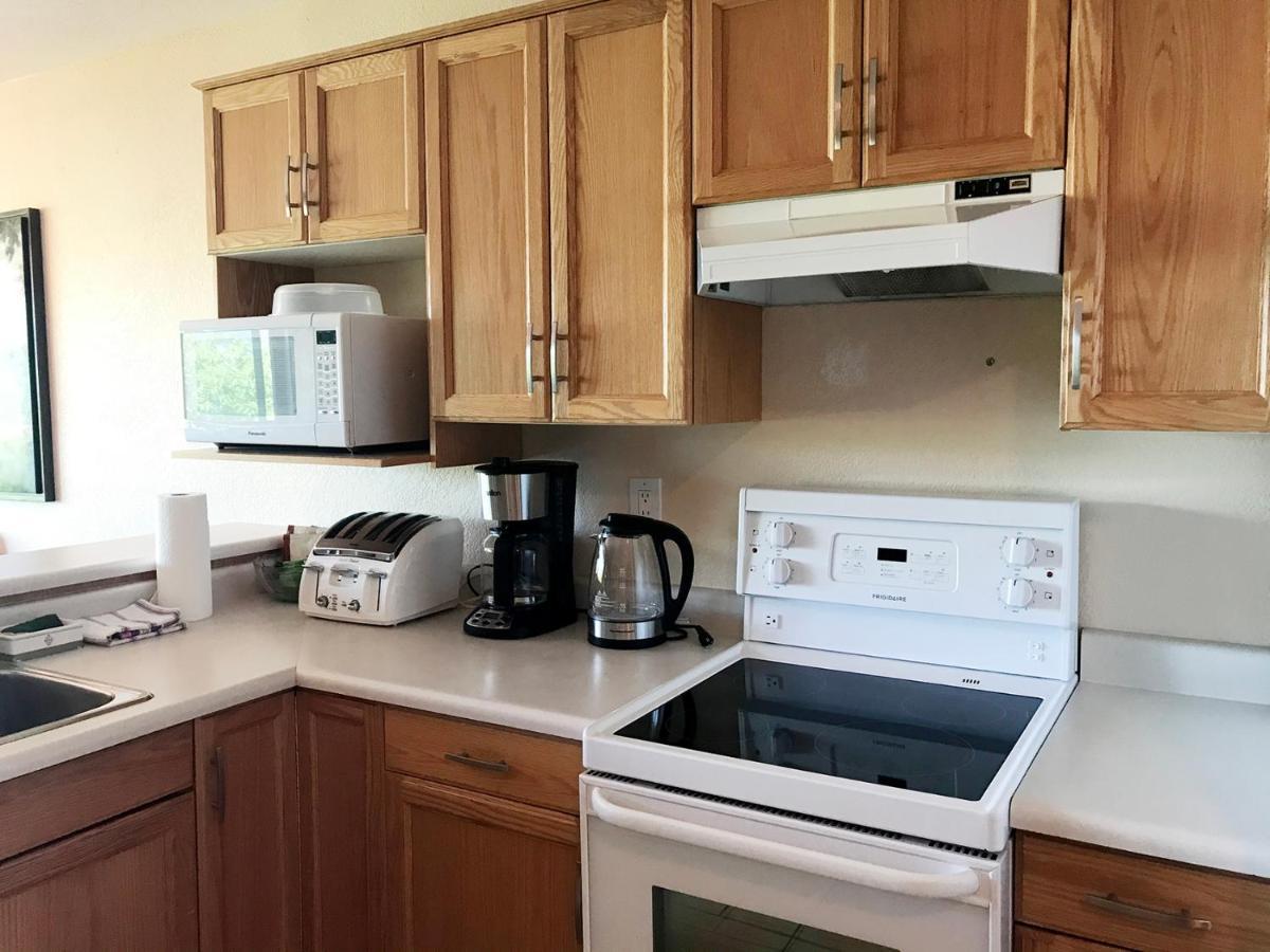 Cozystay Signature Lake Okanagan Resort Κελόουνα  Εξωτερικό φωτογραφία