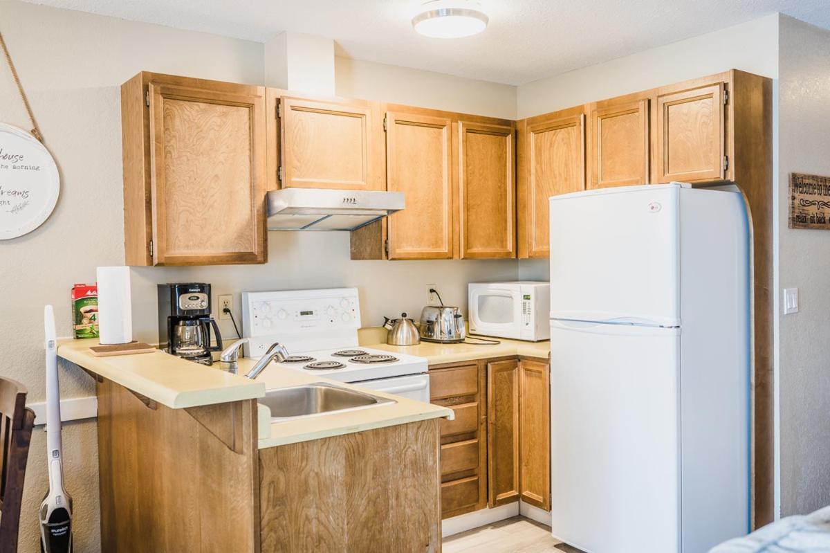 Cozystay Signature Lake Okanagan Resort Κελόουνα  Εξωτερικό φωτογραφία