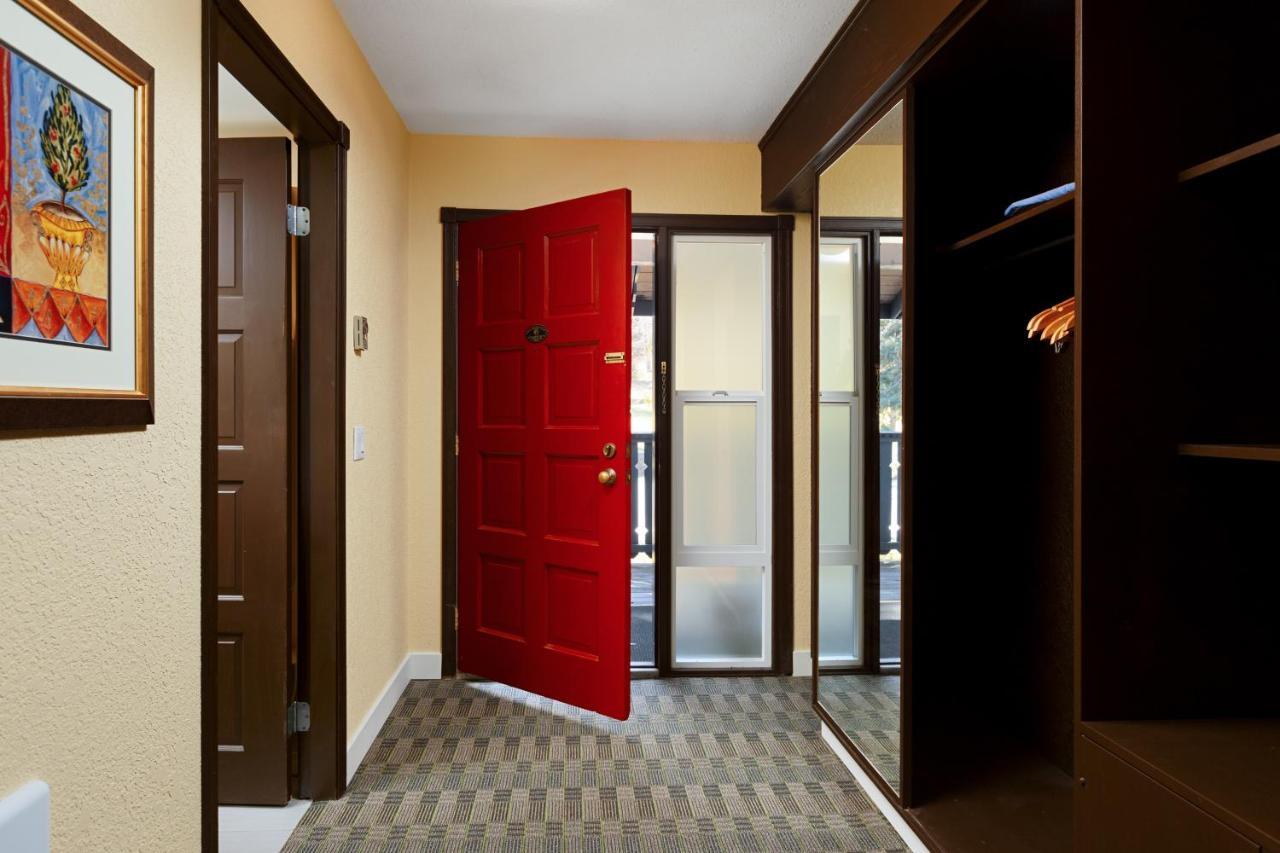 Cozystay Signature Lake Okanagan Resort Κελόουνα  Εξωτερικό φωτογραφία